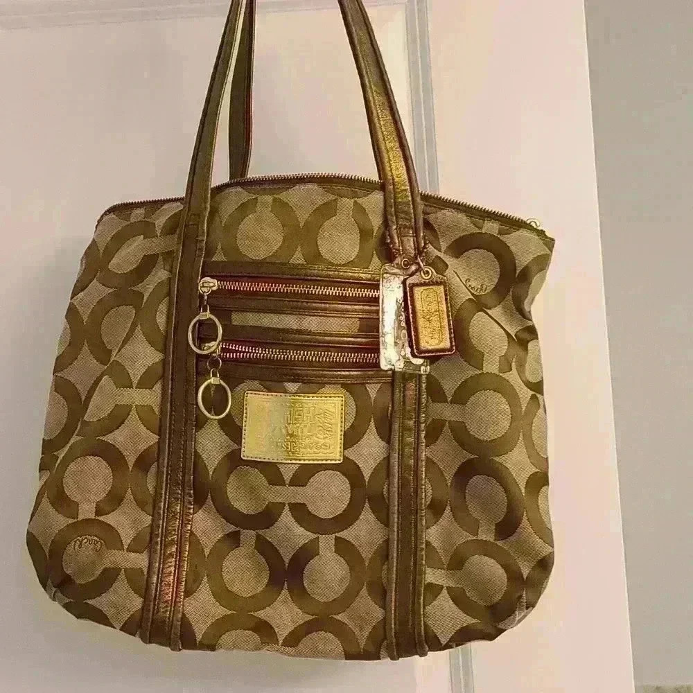 Poppy coach purse